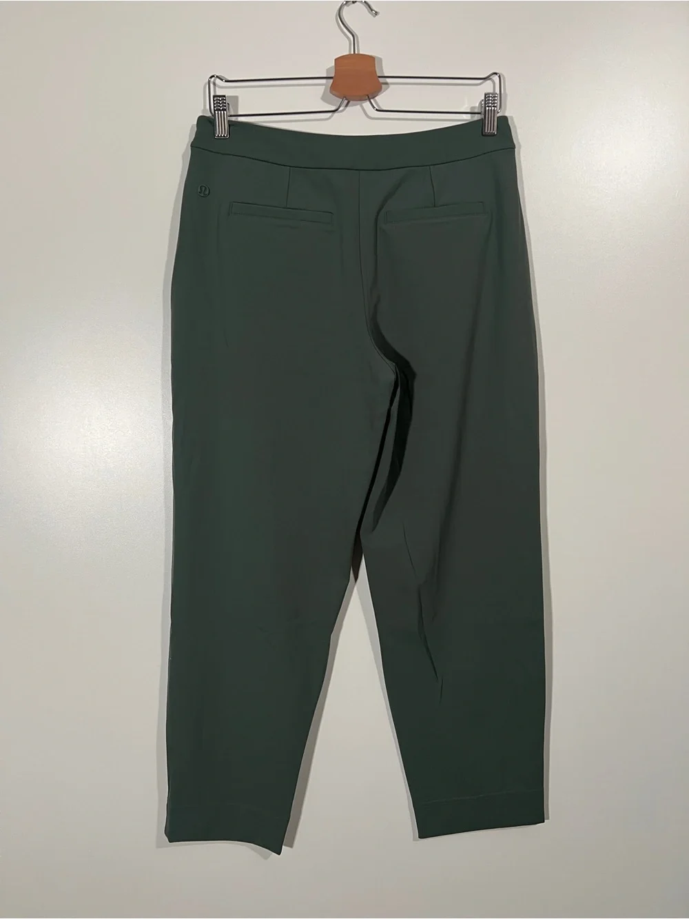 Lululemon Tapered-Leg Mid-Rise Pants 7/8 Length Ankle Size Medium Green